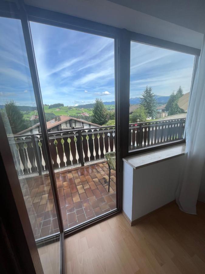 אוברוייטה Helle Wohnung Mit Grossem Balkon מראה חיצוני תמונה